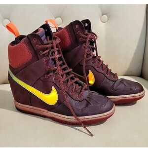 Nike Dunk Sky Hi Wedge Sneakerboot 2.0 Women’s 6 Burgundy 684954-600 Waterproof